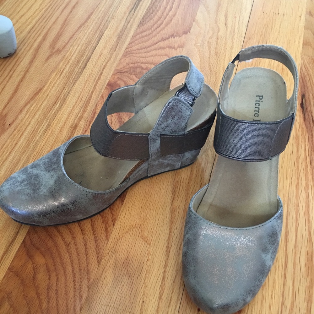 Cute Wedge shoes